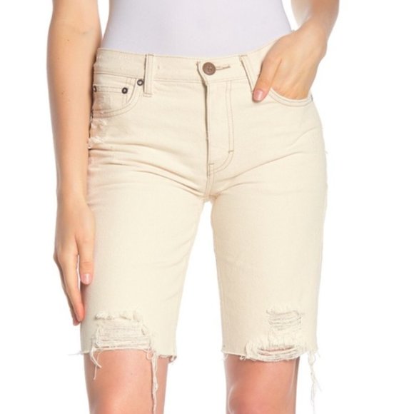 NWT Free People Caroline Ecru Seeded Cream Distressed Bermuda Shorts Size 26 - Picture 2 of 6